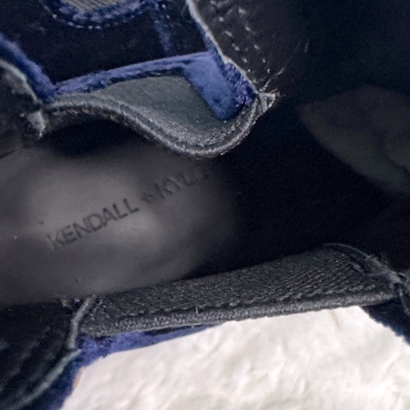Kendall & Kylie Midnight Blue Velvet Ankle Boots | Size 7 | Like New - Picture 2 of 6